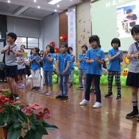 一二年級的同學為學長學姊及來賓表演